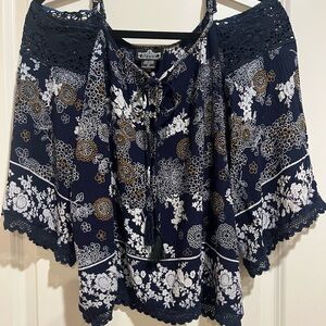 Angie Boho flutter Sleeve Cold Shoulder Navy and White Floral Pattern top size L